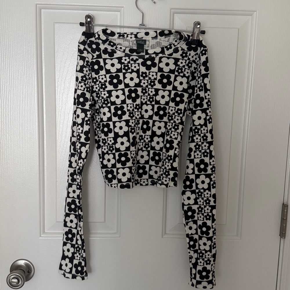 Wild Fable Crop Top XS Black White Floral Long Sleeve Hippie 70s